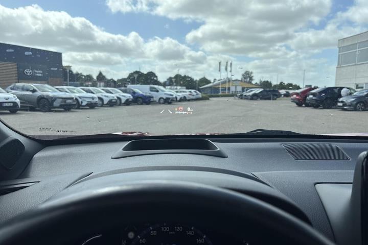 Rød Toyota Yaris Cross fra 2022