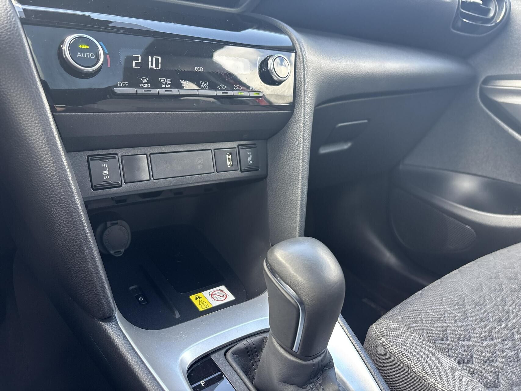Rød Toyota Yaris Cross fra 2022