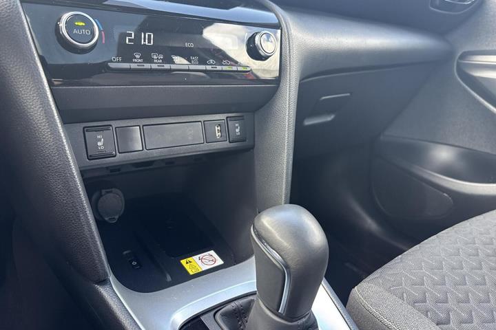 Rød Toyota Yaris Cross fra 2022