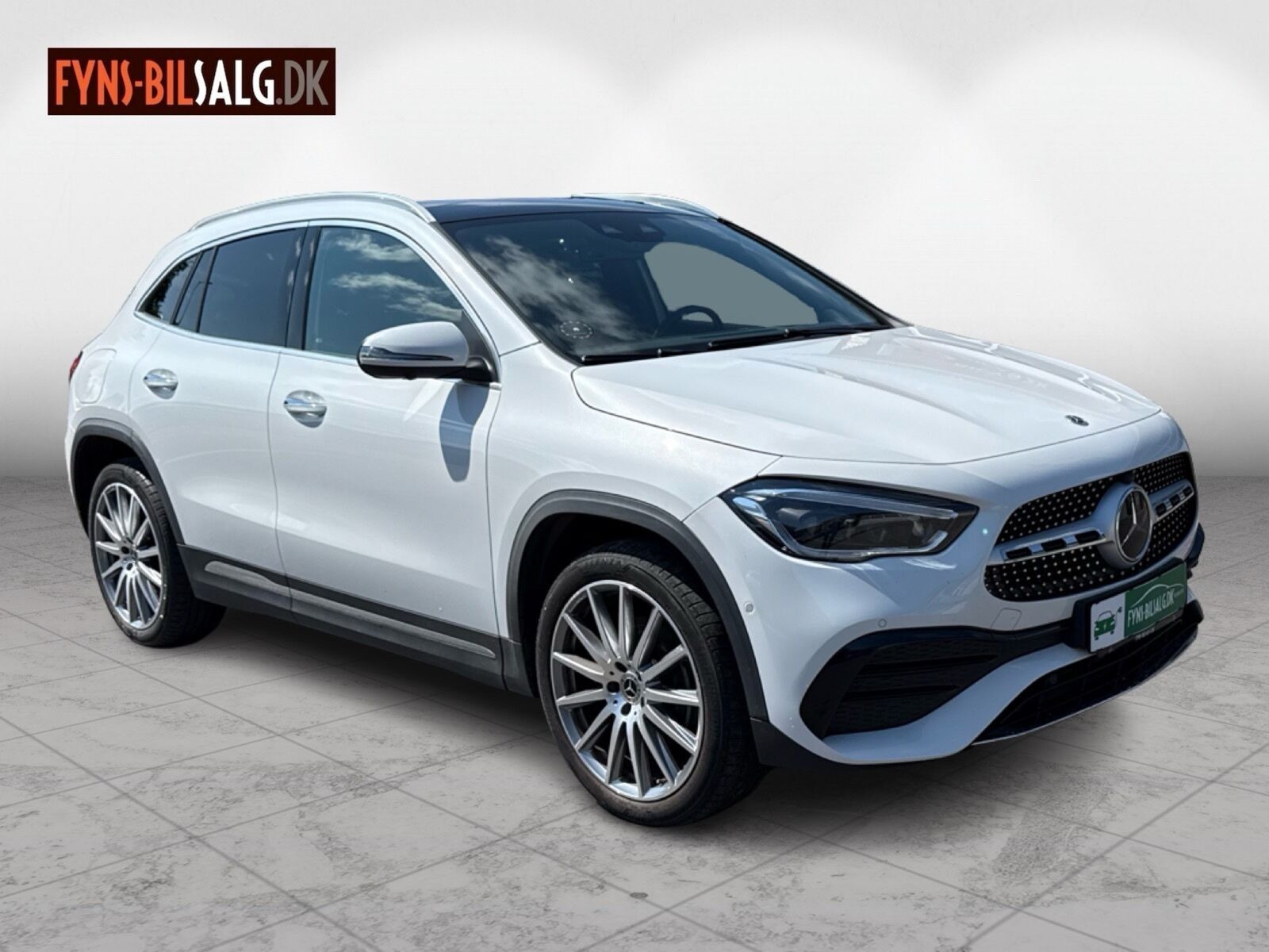 Hvid Mercedes GLA250 e fra 2022
