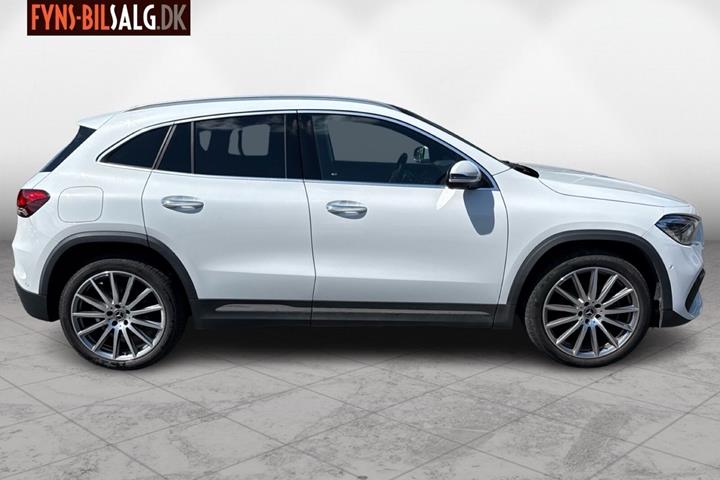 Hvid Mercedes GLA250 e fra 2022
