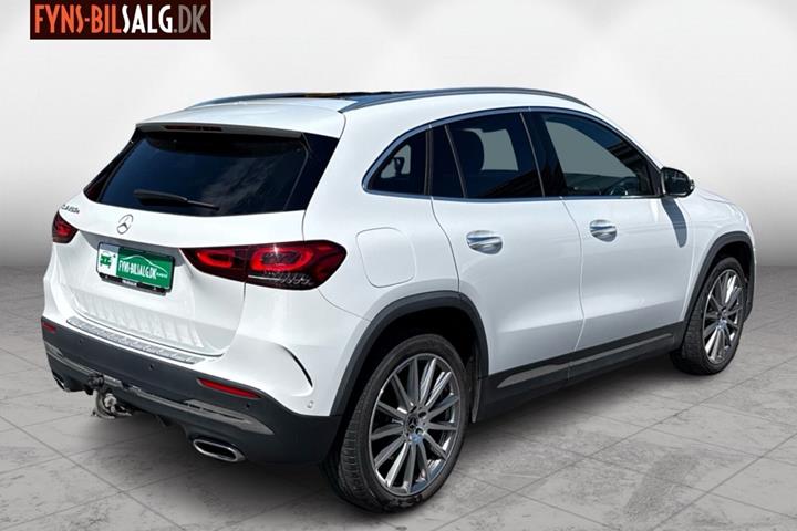 Hvid Mercedes GLA250 e fra 2022