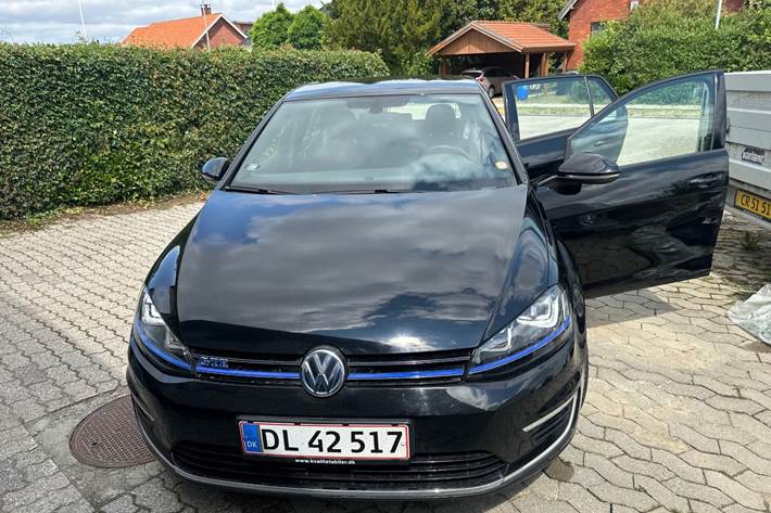 Sort VW Golf VII fra 2016