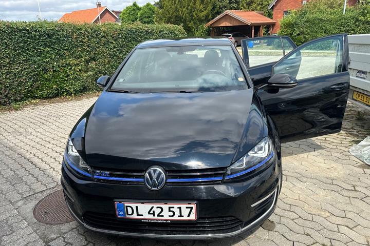 Sort VW Golf VII fra 2016