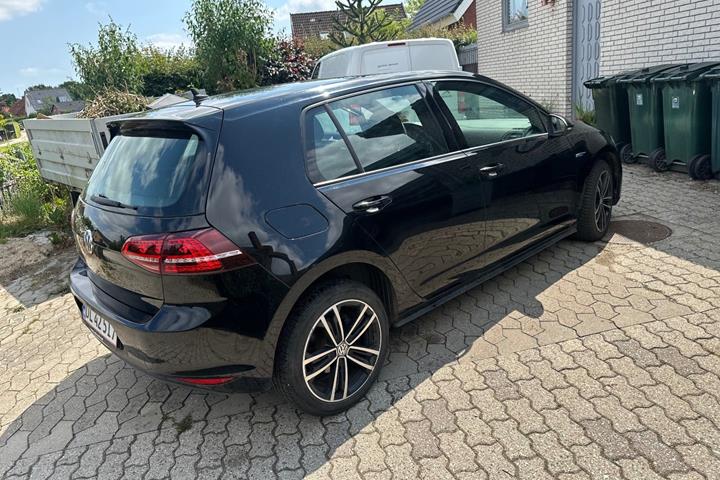Sort VW Golf VII fra 2016