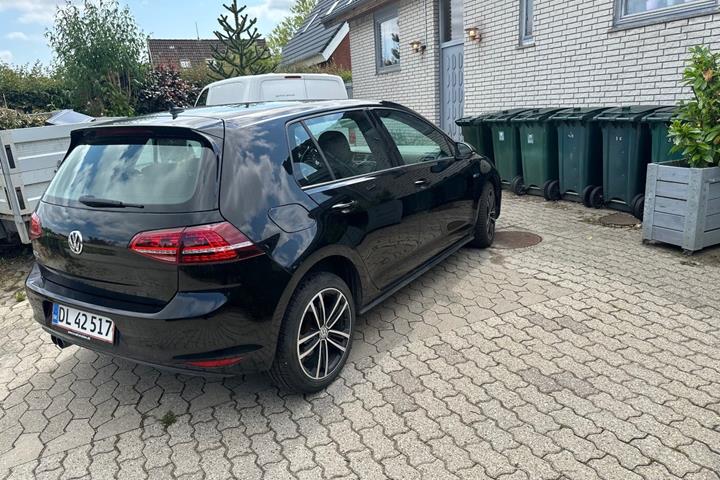 Sort VW Golf VII fra 2016