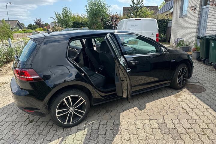 Sort VW Golf VII fra 2016