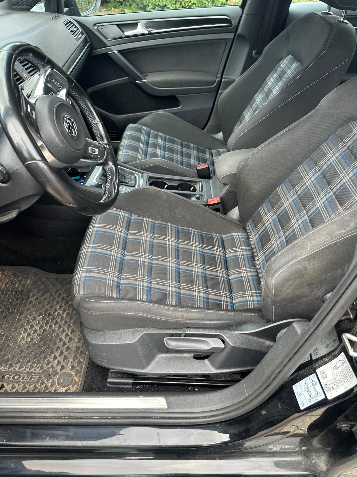 Sort VW Golf VII fra 2016