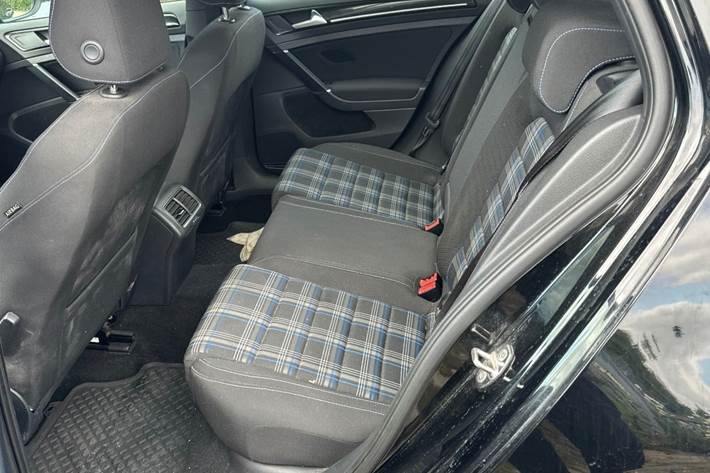 Sort VW Golf VII fra 2016
