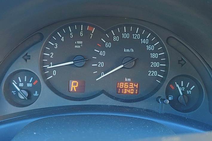 Sølv Opel Corsa fra 2005