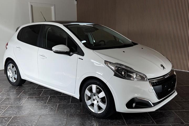 Hvid Peugeot 208 fra 2019 set udefra