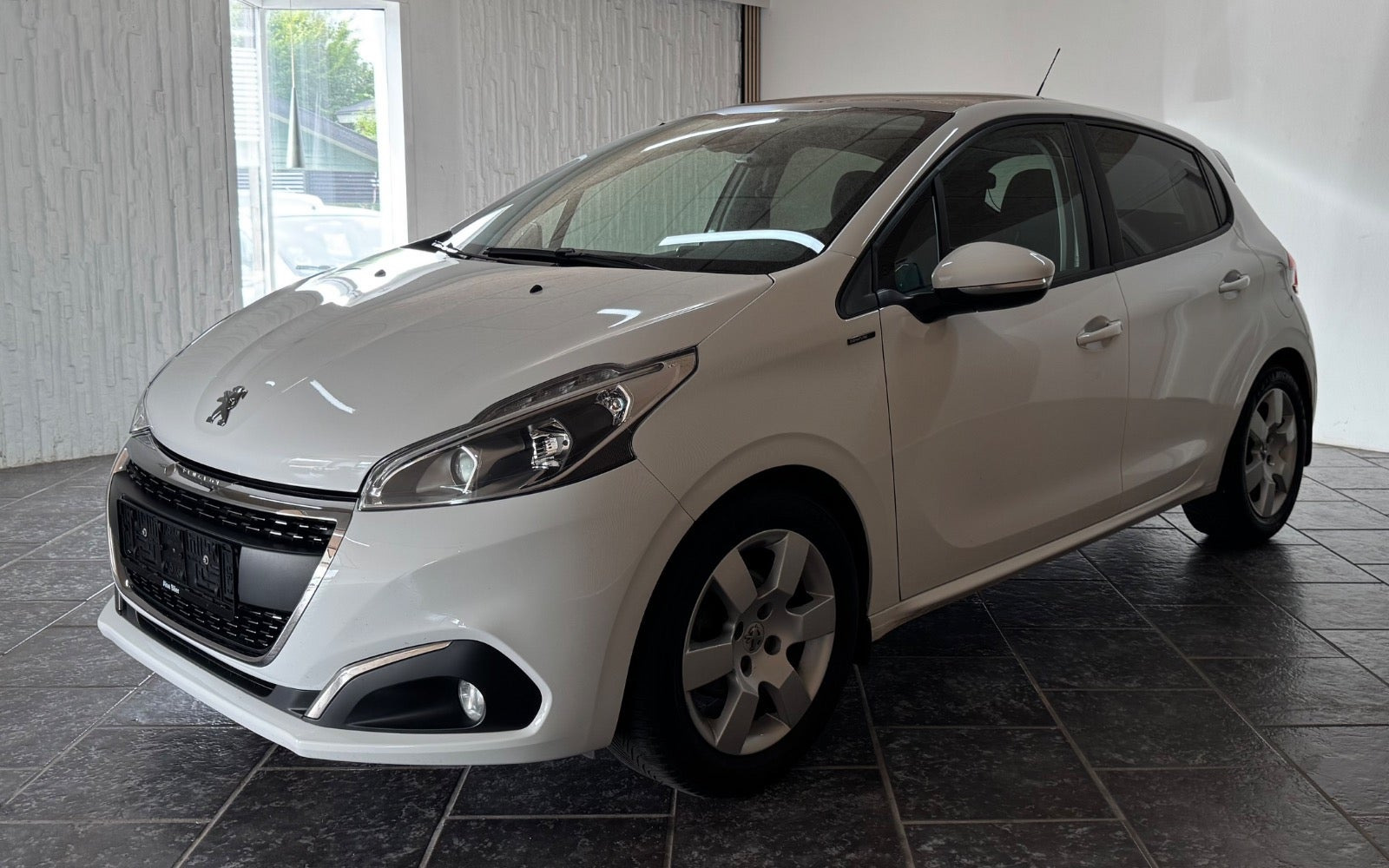 Hvid Peugeot 208 fra 2019
