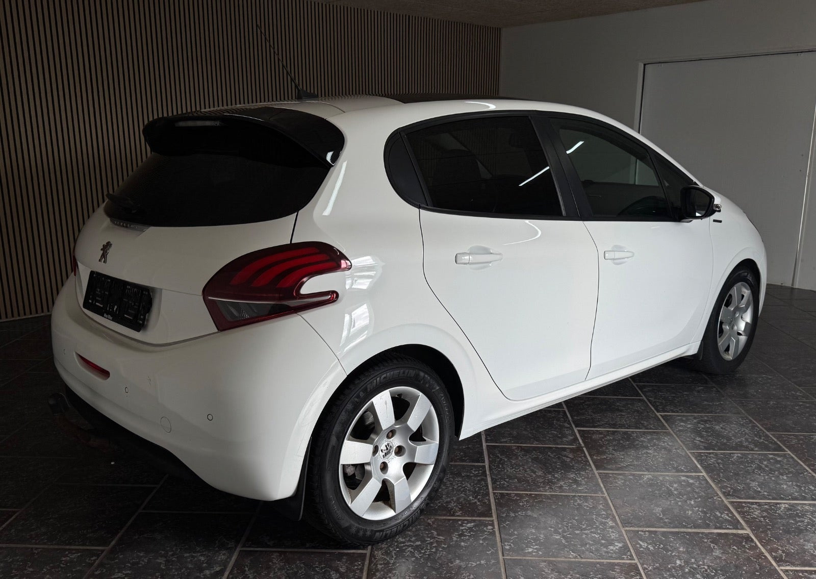 Hvid Peugeot 208 fra 2019