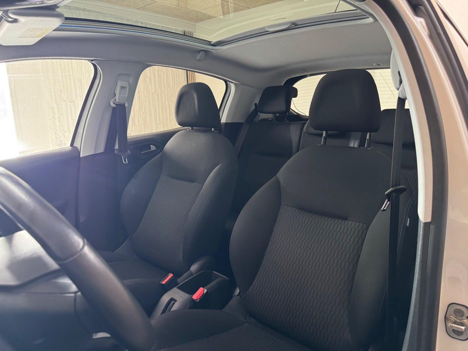 Hvid Peugeot 208 fra 2019