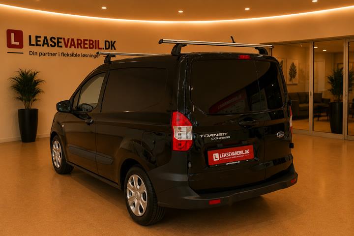 Sort Ford Transit Courier fra 2022