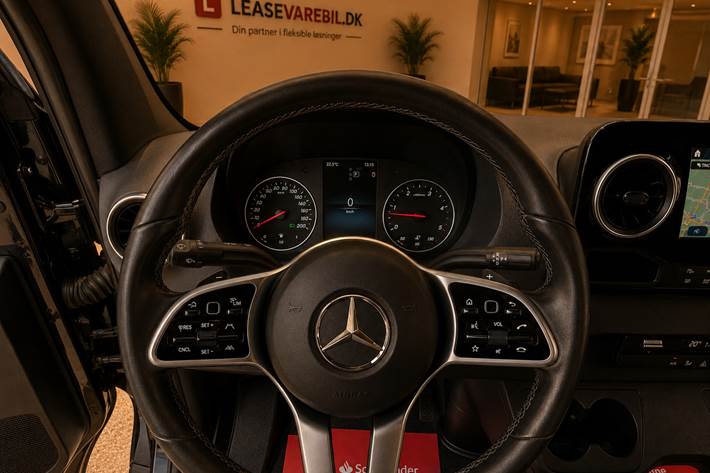 Sort Mercedes Sprinter 319 fra 2020