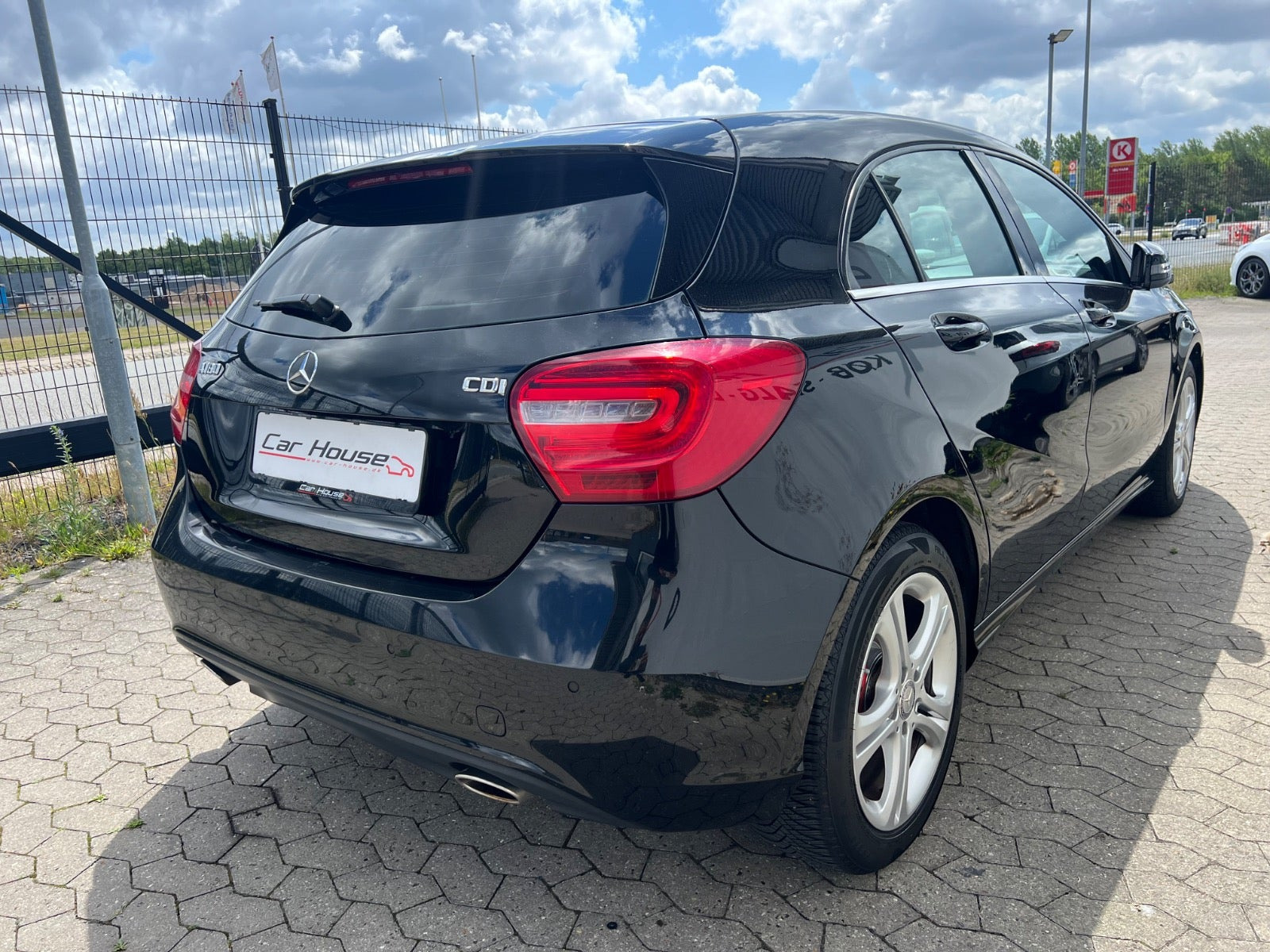 Sort Mercedes A180 fra 2014