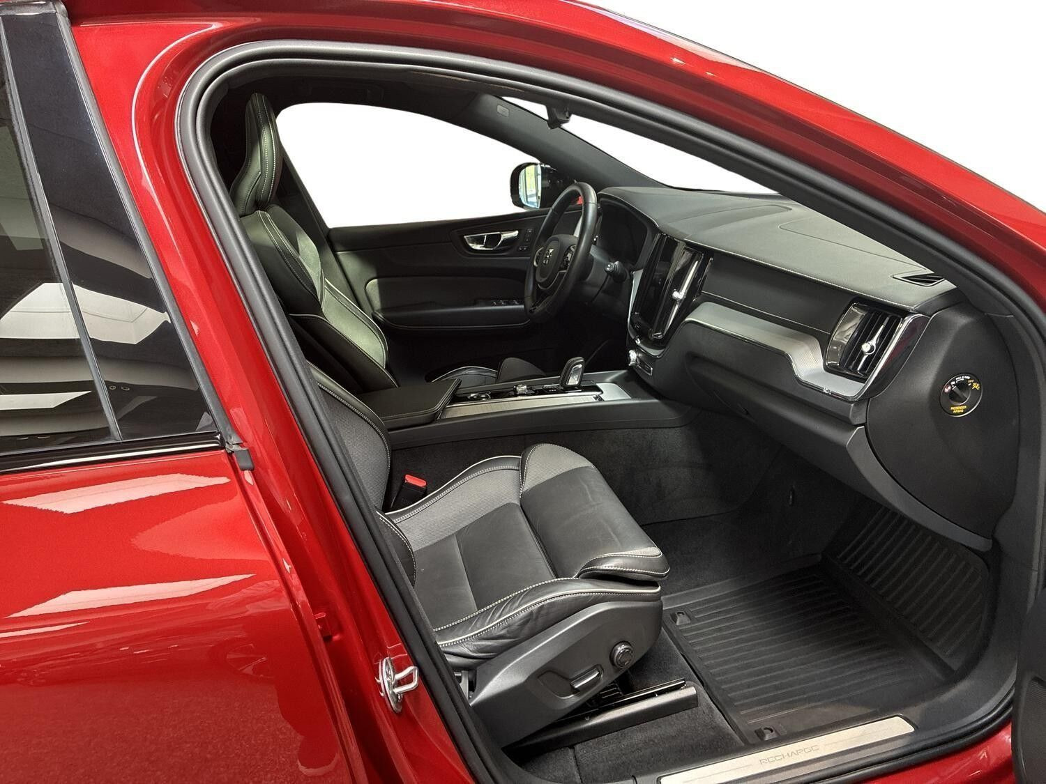 Rød Volvo XC60 fra 2022