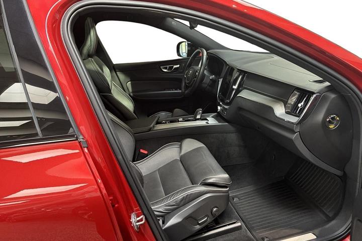 Rød Volvo XC60 fra 2022