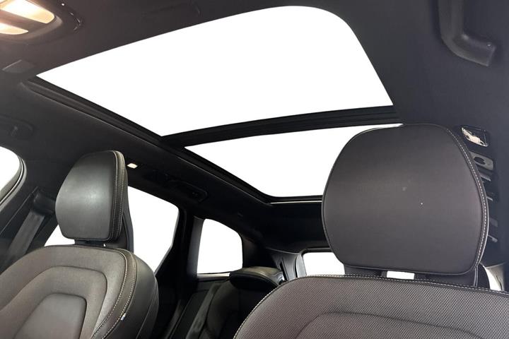 Rød Volvo XC60 fra 2022