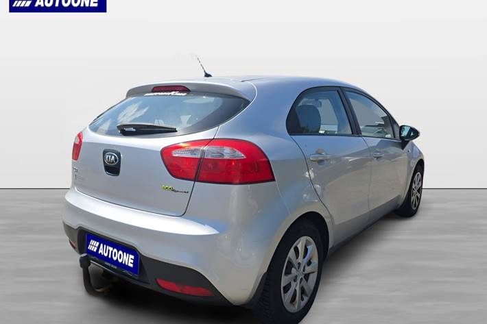 Sølv Kia Rio fra 2013