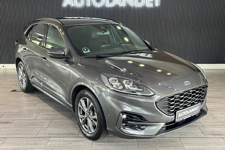 Grå Ford Kuga fra 2020 set udefra