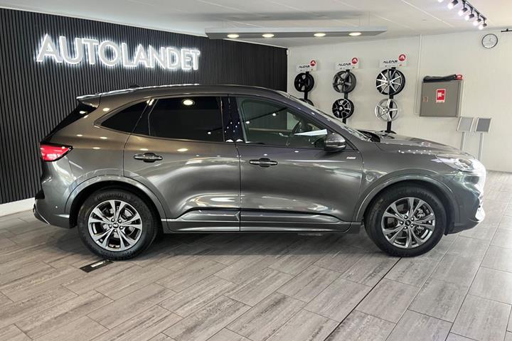 Grå Ford Kuga fra 2020