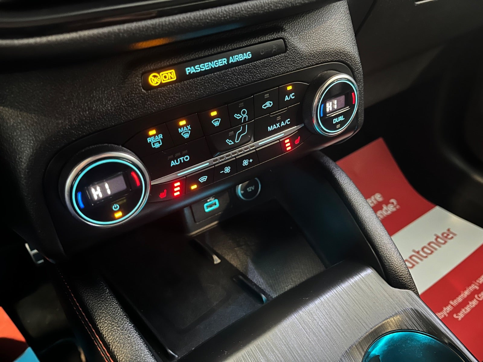 Grå Ford Kuga fra 2020