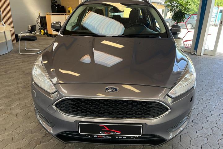 Beige Ford Focus fra 2016