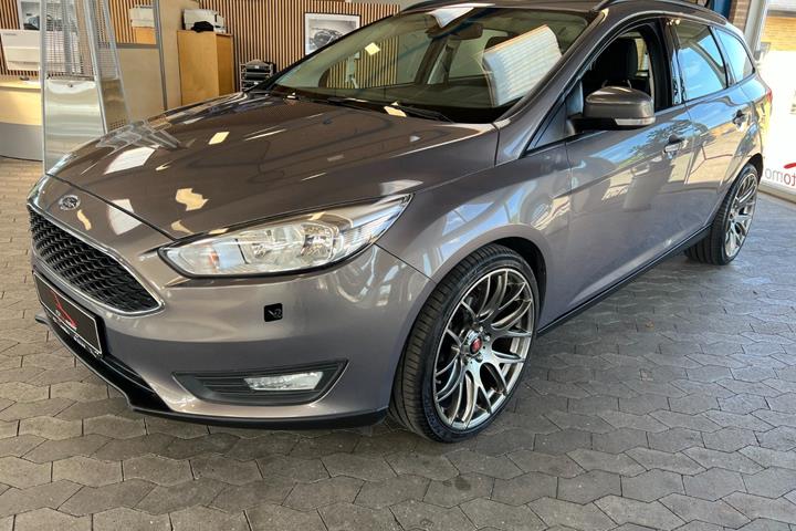 Beige Ford Focus fra 2016