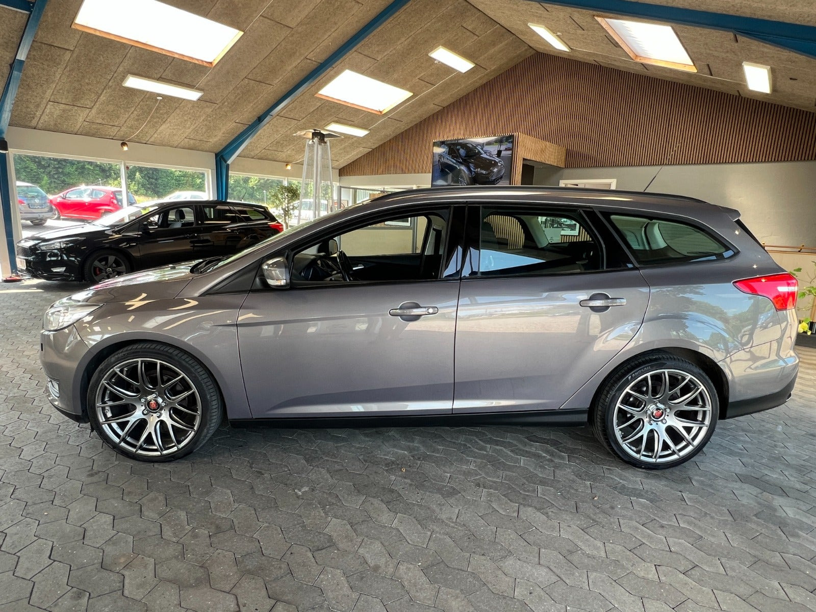 Beige Ford Focus fra 2016