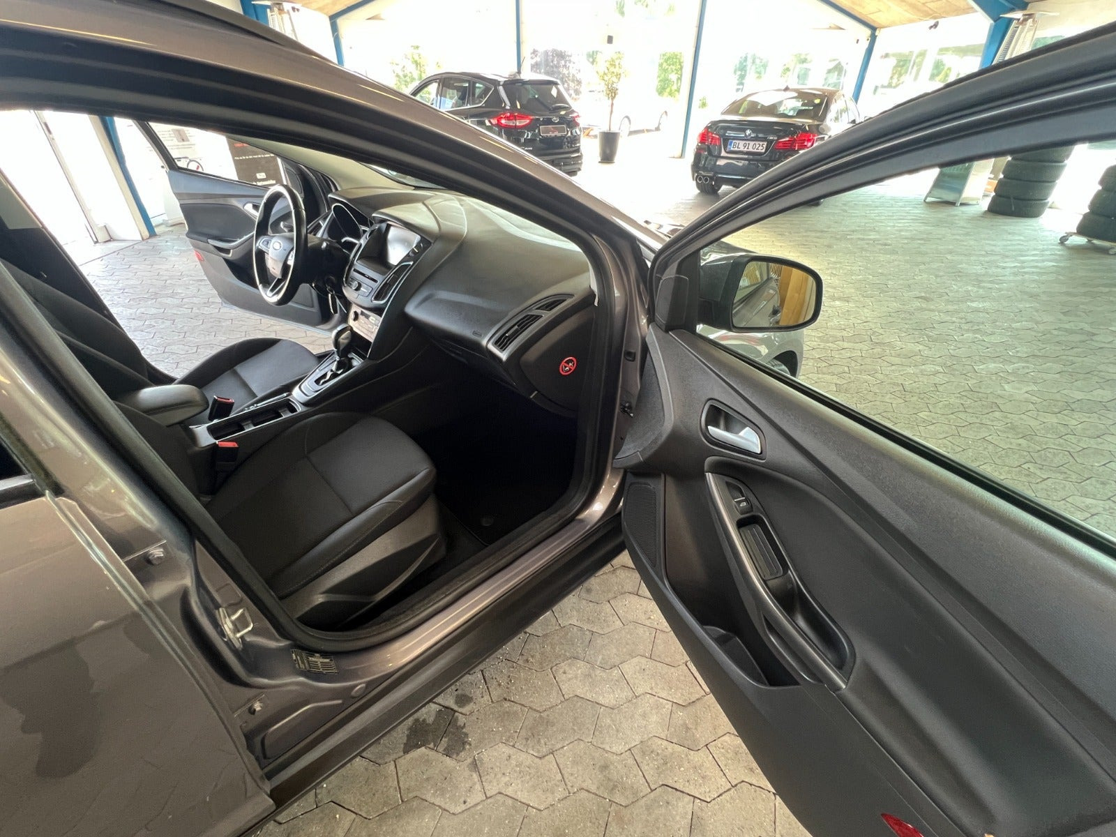 Beige Ford Focus fra 2016