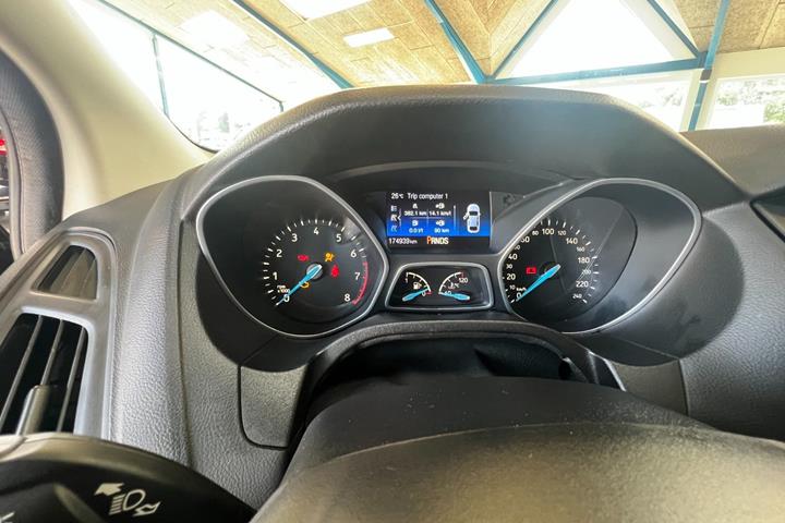 Beige Ford Focus fra 2016