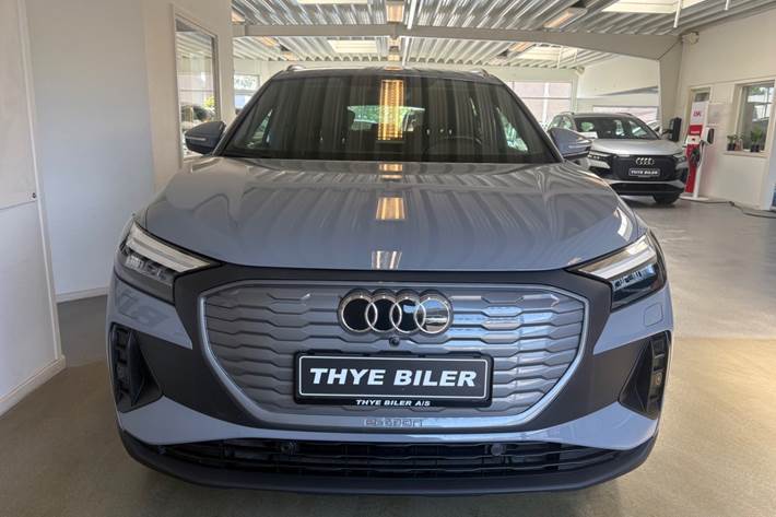 Grå Audi Q4 e-tron fra 2023