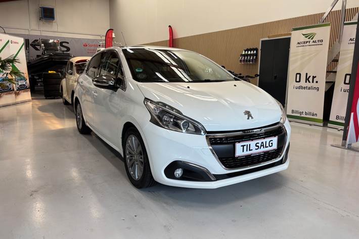 Hvid Peugeot 208 fra 2016 set udefra