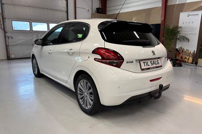 Hvid Peugeot 208 fra 2016