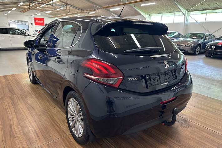 Sort Peugeot 208 fra 2016