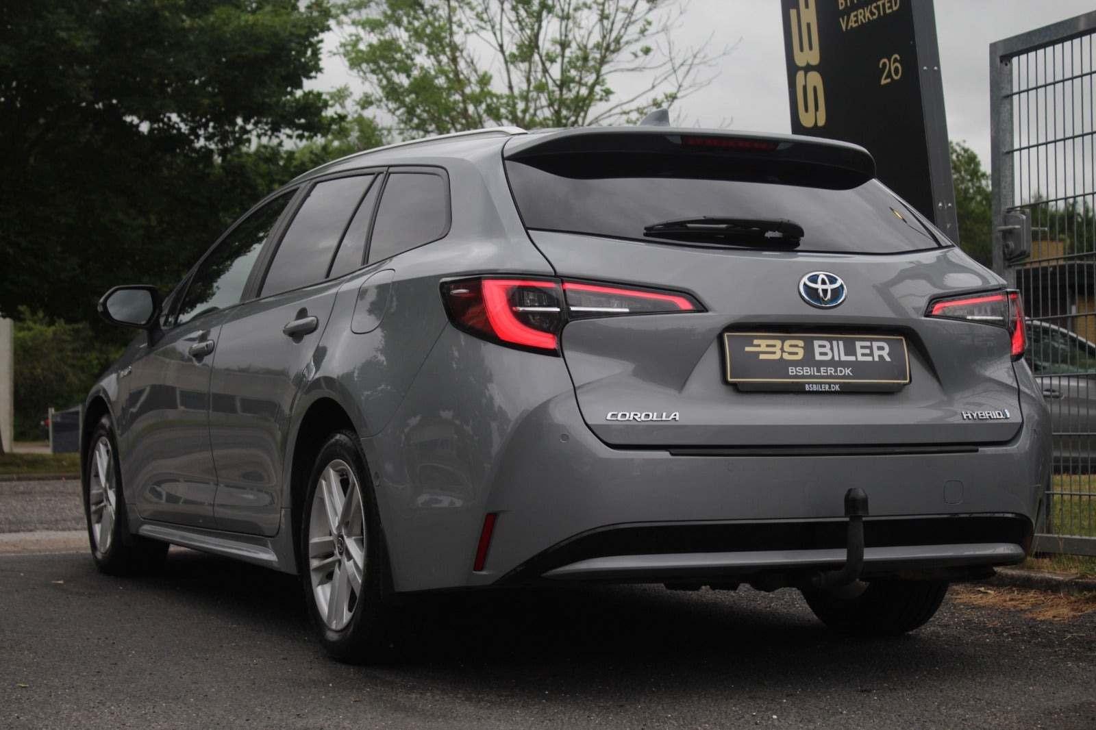 Grå Toyota Corolla fra 2020