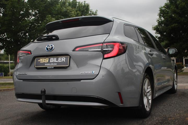 Grå Toyota Corolla fra 2020