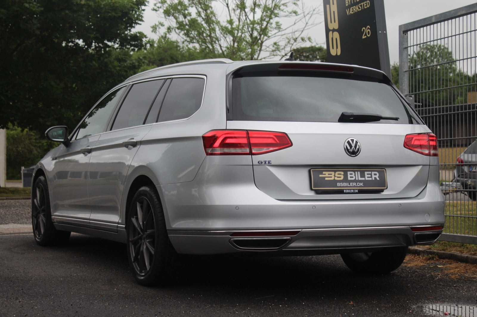Sølv VW Passat fra 2016
