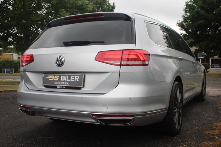 Sølv VW Passat fra 2016