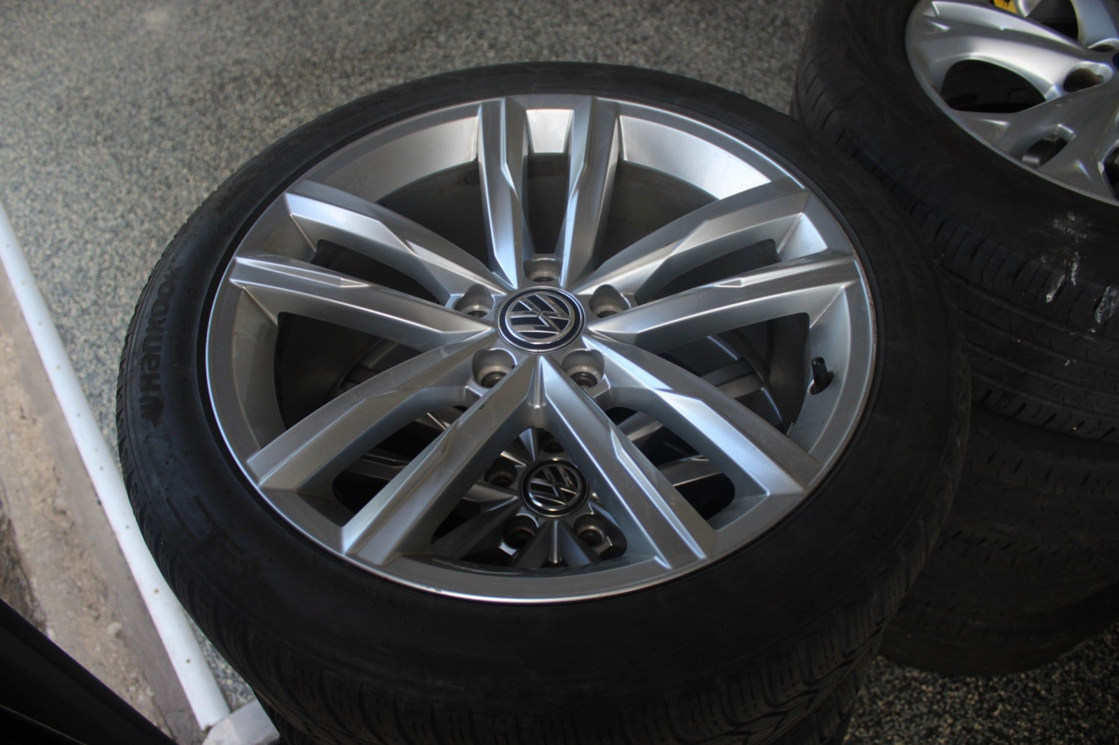 Sølv VW Passat fra 2016