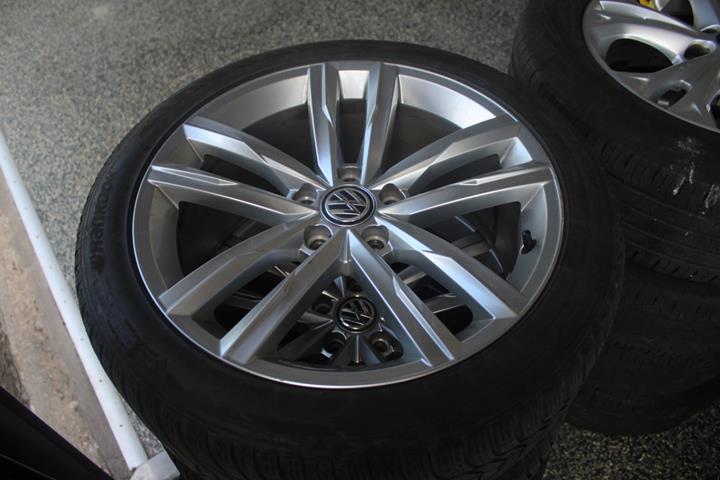 Sølv VW Passat fra 2016