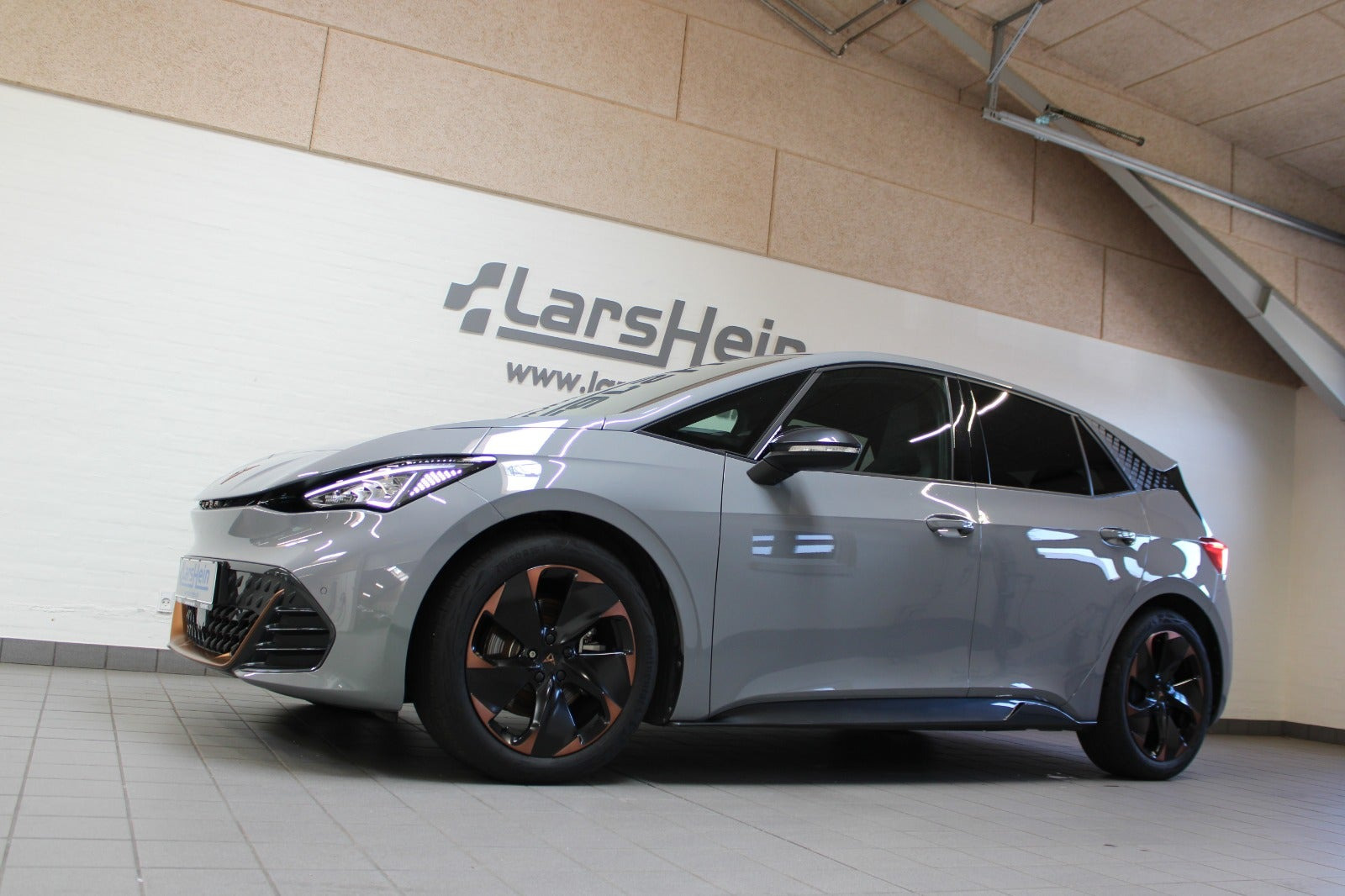 Grå Cupra Born fra 2024