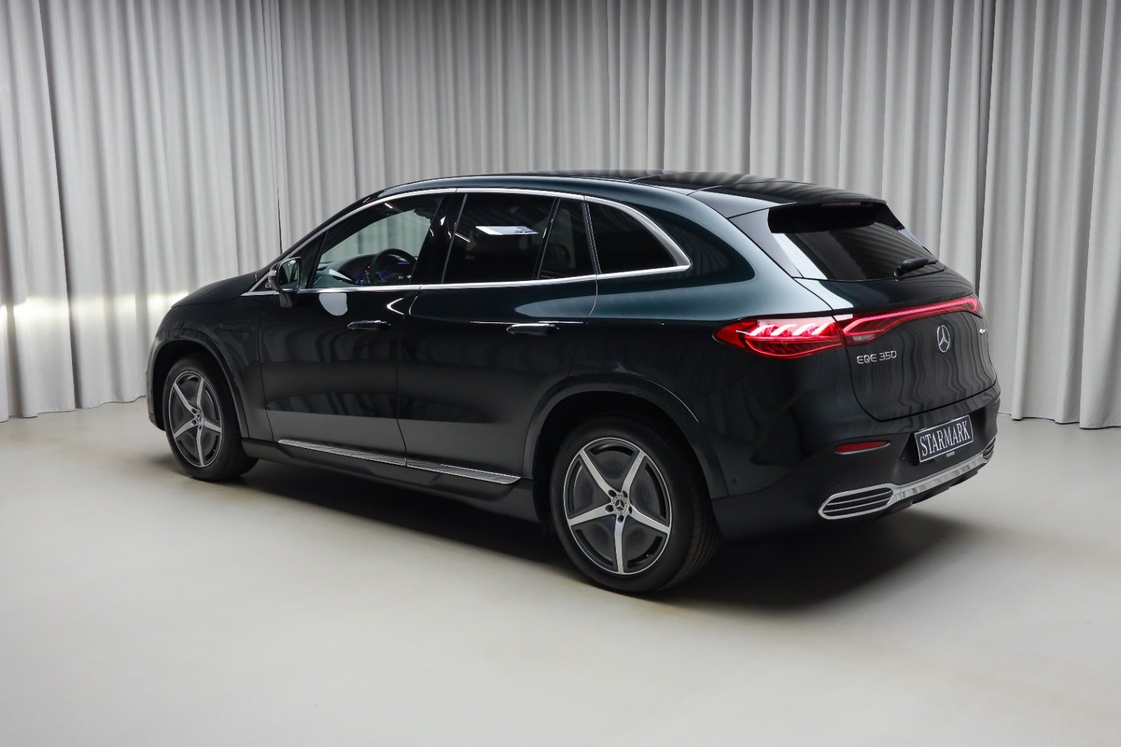 Grøn Mercedes EQE350 SUV fra 2025