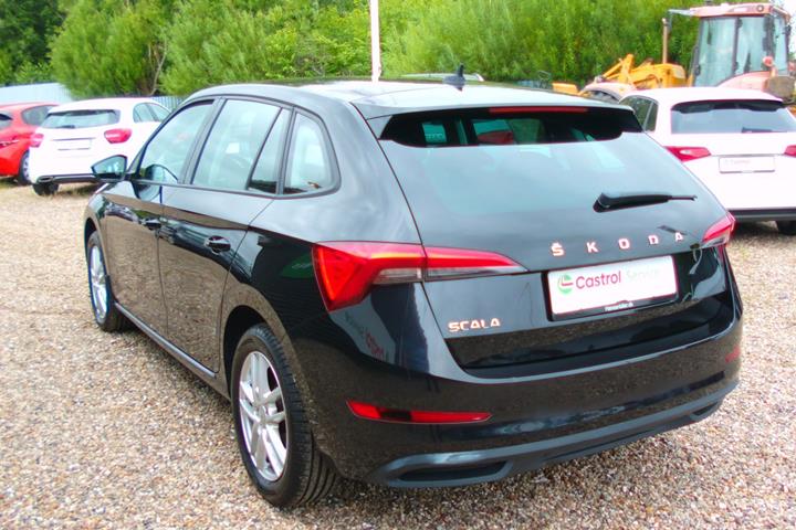 Sort Skoda Scala fra 2020