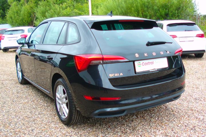 Sort Skoda Scala fra 2020