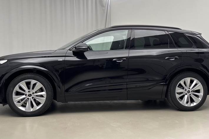 Sort Audi Q6 e-tron fra 2025