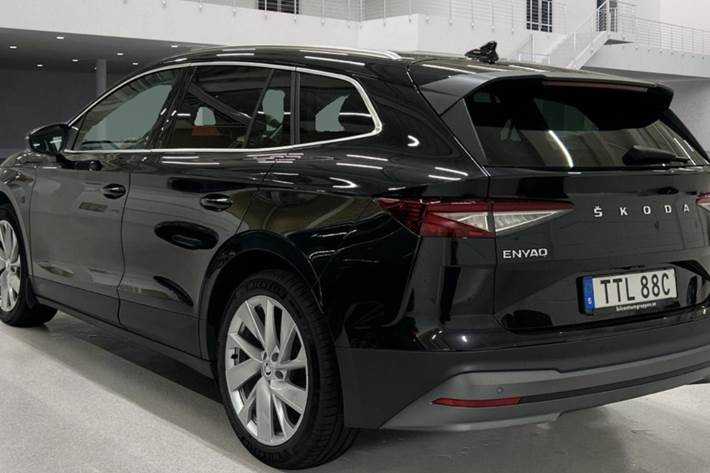 Sort Skoda Enyaq fra 2023