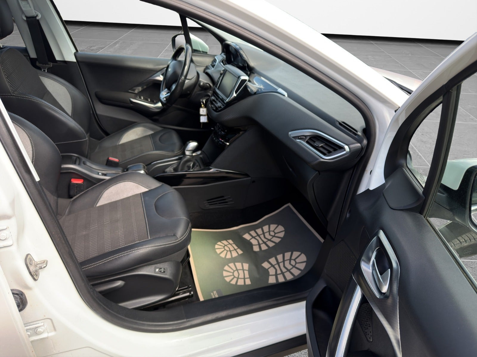Hvid Peugeot 2008 fra 2018